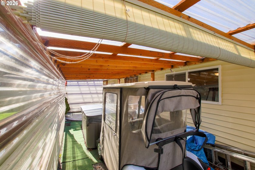 Charming 3 bedroom, 1 bath home offering 1,024 sq ft of - photo 28