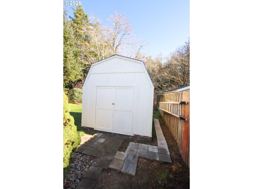 Charming 3 bedroom, 1 bath home offering 1,024 sq ft of - photo 32