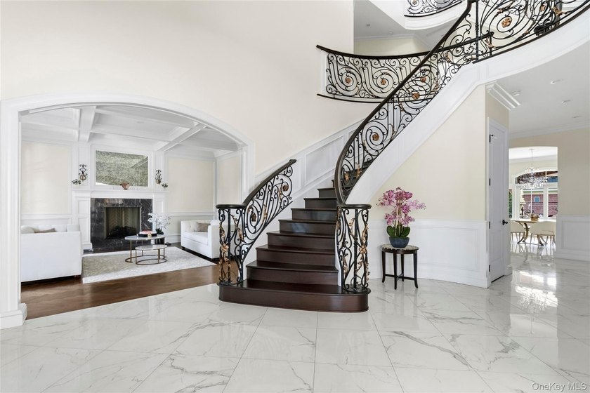 Nestled within the prestigious waterfront enclave of Malba, one - photo 4