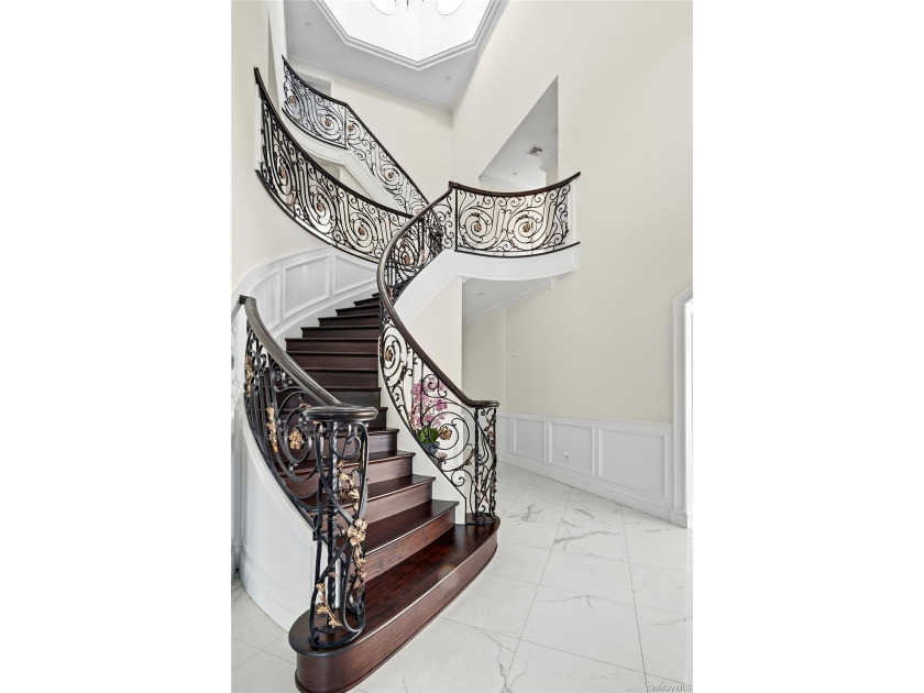 Nestled within the prestigious waterfront enclave of Malba, one - photo 6