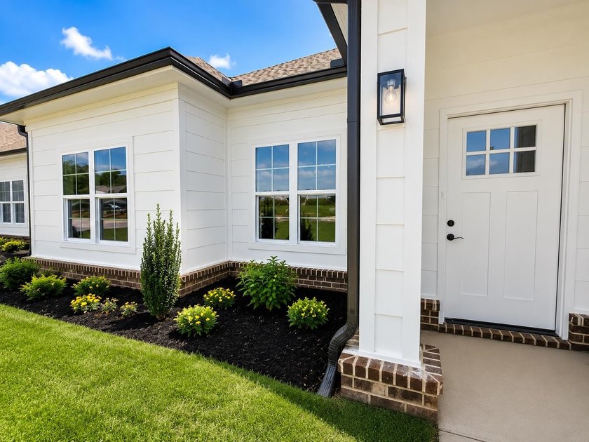 Introducing the Oxford Plan.This Luxury 3Br/ 2Ba custom built - photo 2