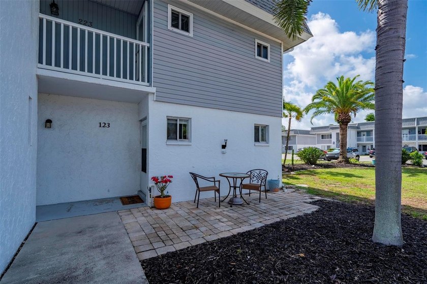 Beautiful 1-bedroom, 1-bath lower-level condo located in the - photo 3