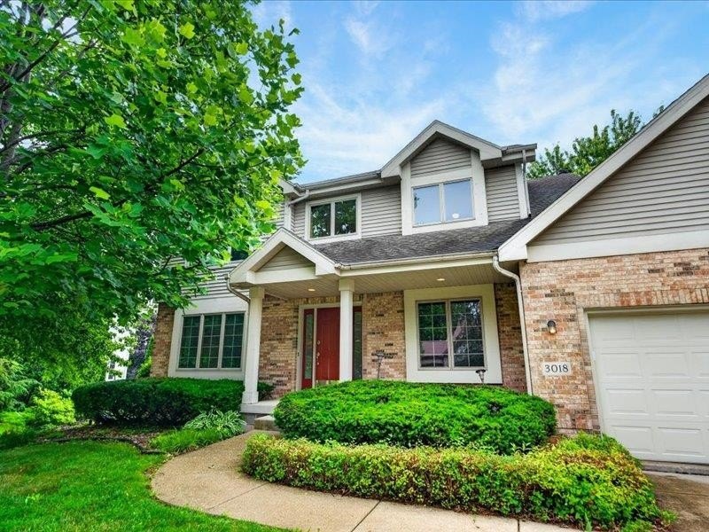 Welcome to this 4,126 sq ft home in desirable Seminole Hills - photo 2