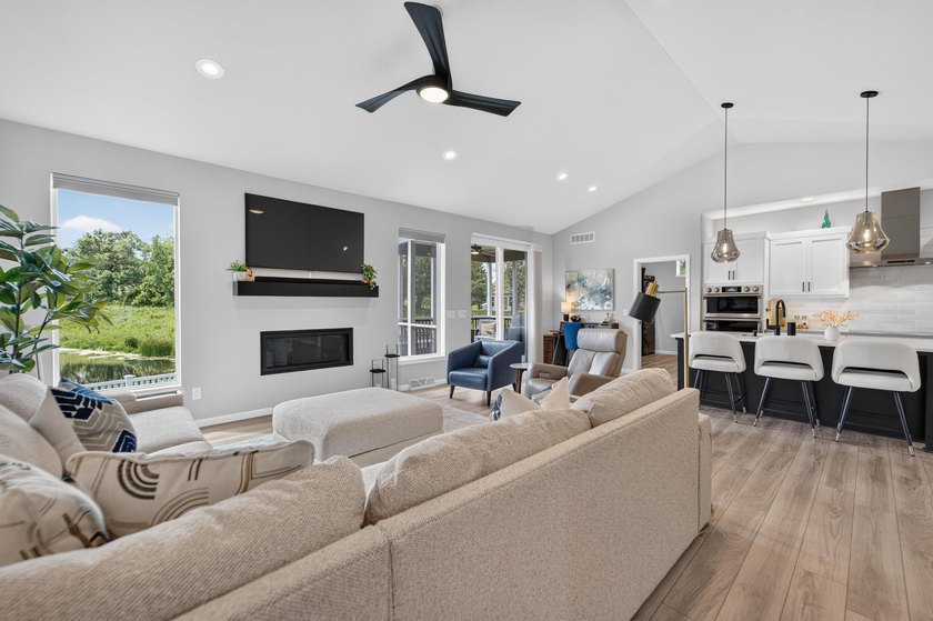 Bright, airy, and move-in ready, this stunning 4-bedroom ranch - photo 4