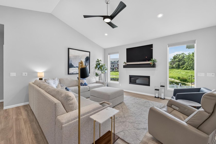 Bright, airy, and move-in ready, this stunning 4-bedroom ranch - photo 7