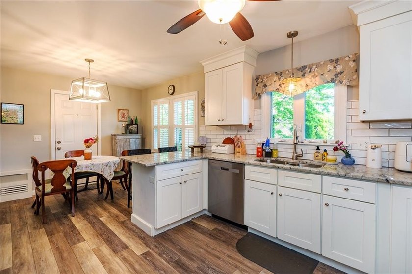 Unique Greenwood proper L shaped ranch with 100 percent interior - photo 18