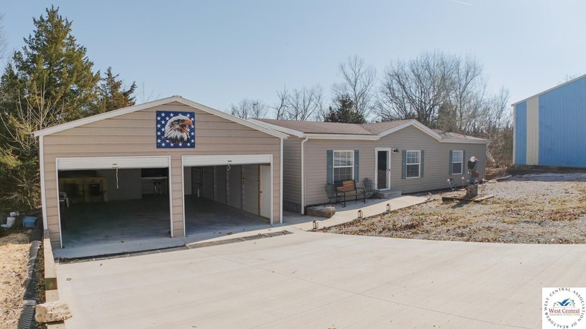 This charming 1,350 sq ft manufactured home sits on a permanent - photo 29