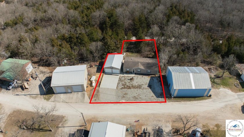 This charming 1,350 sq ft manufactured home sits on a permanent - photo 35