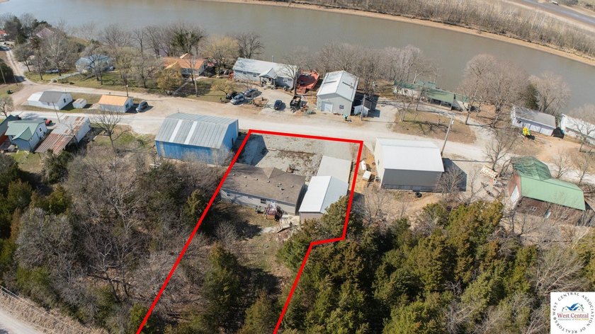 This charming 1,350 sq ft manufactured home sits on a permanent - photo 36