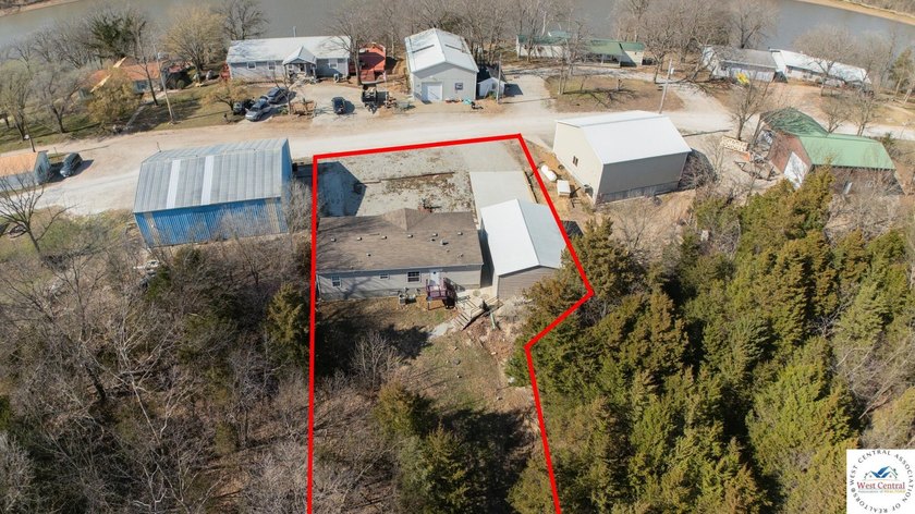 This charming 1,350 sq ft manufactured home sits on a permanent - photo 37