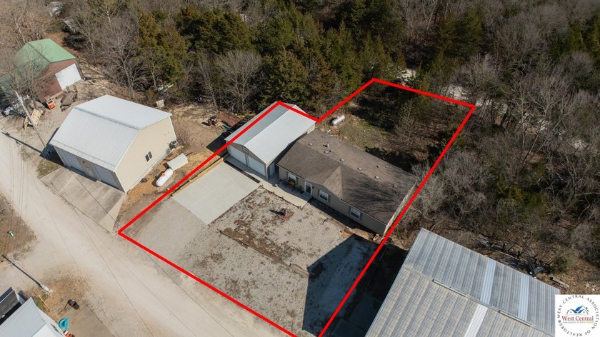 This charming 1,350 sq ft manufactured home sits on a permanent - photo 38