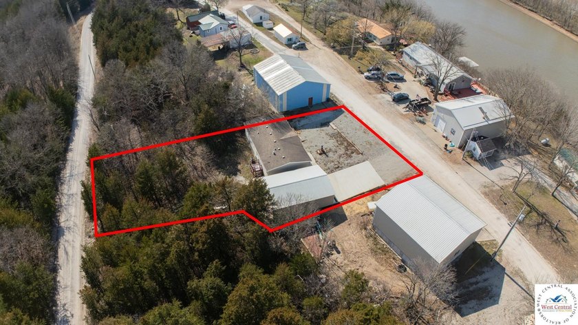 This charming 1,350 sq ft manufactured home sits on a permanent - photo 41