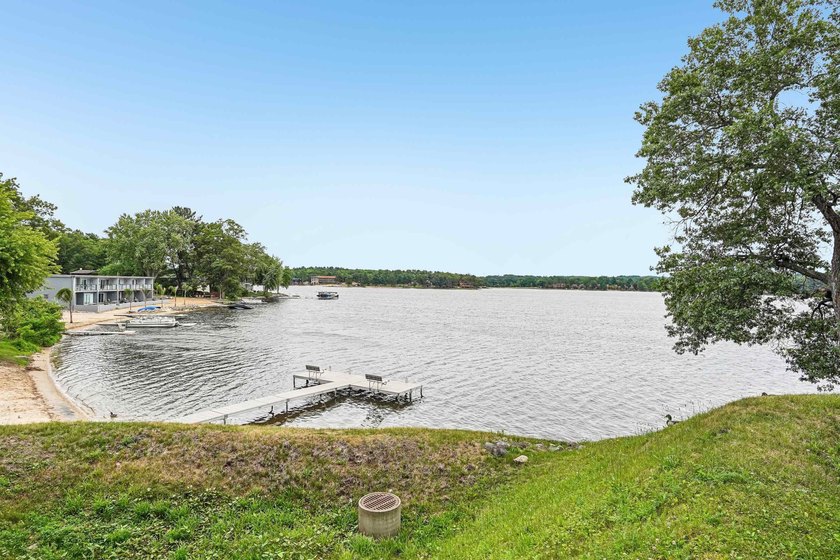 Experience luxury lakeside living on Lake Delton in this - photo 4