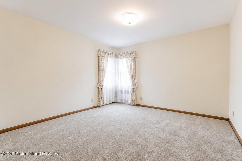 Welcome to 40 Minna Street! This spacious 2-family home features - photo 12