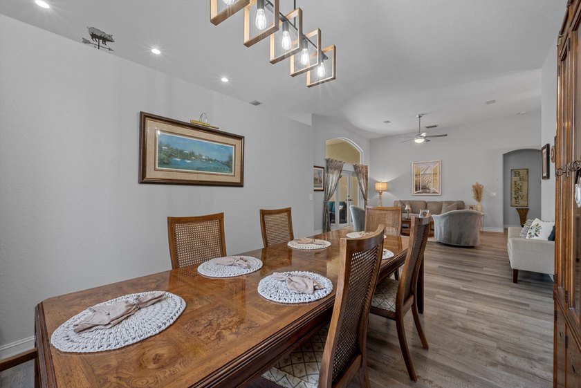 BETTER THAN NEW! Beautifully upgraded 4BR/2.5BA home in Oakmont - photo 16