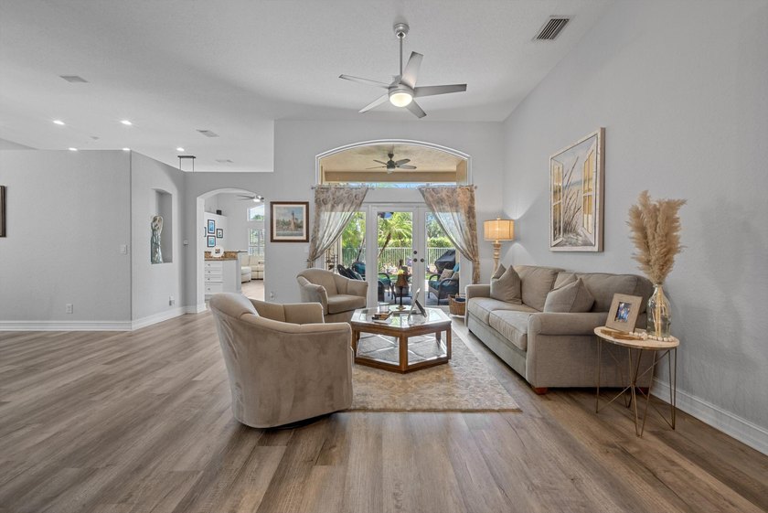 BETTER THAN NEW! Beautifully upgraded 4BR/2.5BA home in Oakmont - photo 20