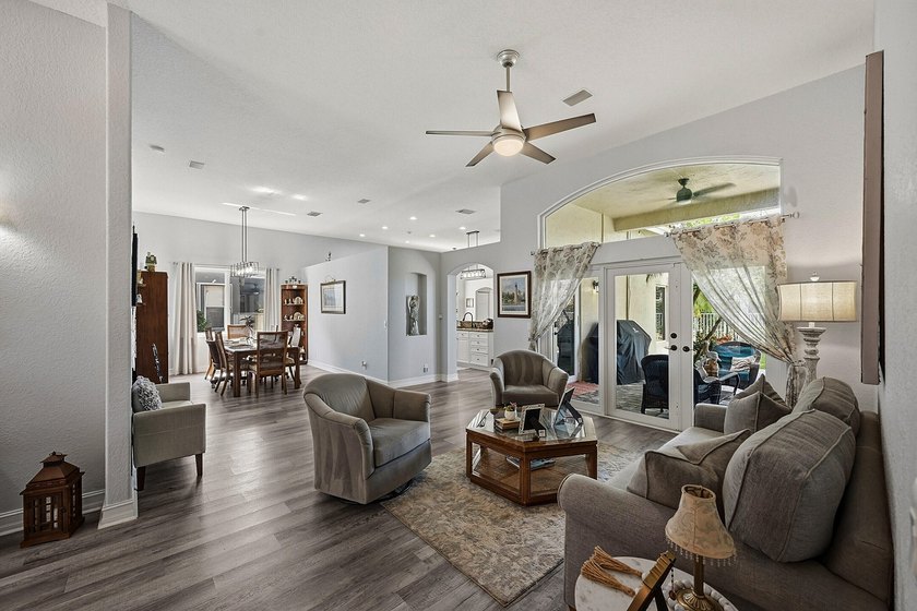 BETTER THAN NEW! Beautifully upgraded 4BR/2.5BA home in Oakmont - photo 21