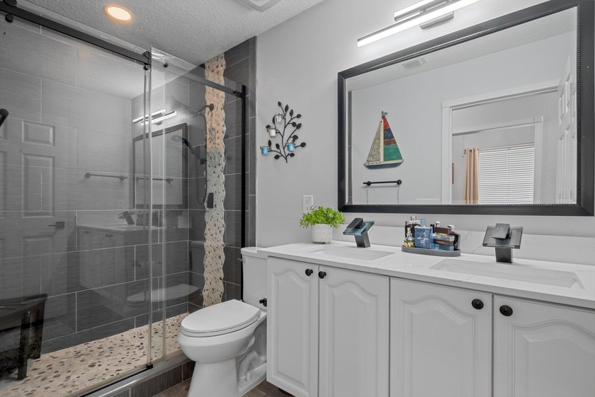 BETTER THAN NEW! Beautifully upgraded 4BR/2.5BA home in Oakmont - photo 24