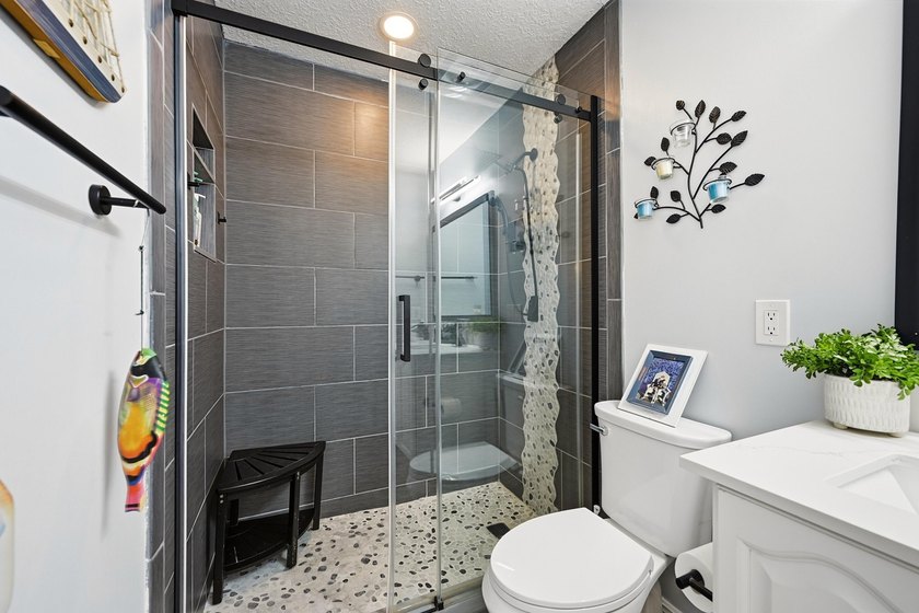 BETTER THAN NEW! Beautifully upgraded 4BR/2.5BA home in Oakmont - photo 46