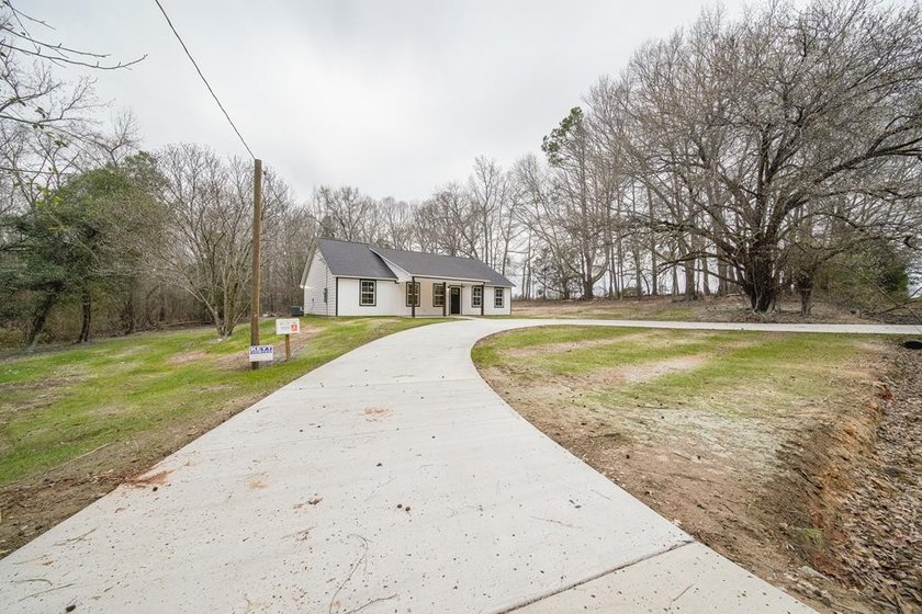 Welcome to this brand-new construction home at 1050 Mount Airy - photo 4