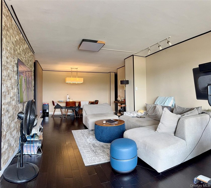 Luxury Living at Fairview - Spacious 2-Bedroom, 2-Bath Coop in - photo 7