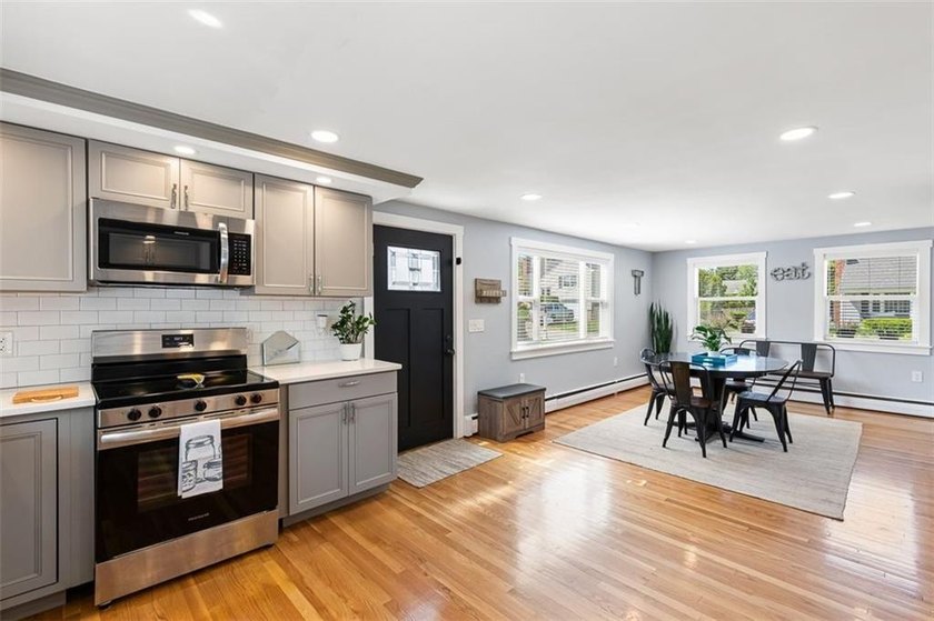 Welcome to this beautifully maintained 4-bedroom, 1.5-bath home - photo 12