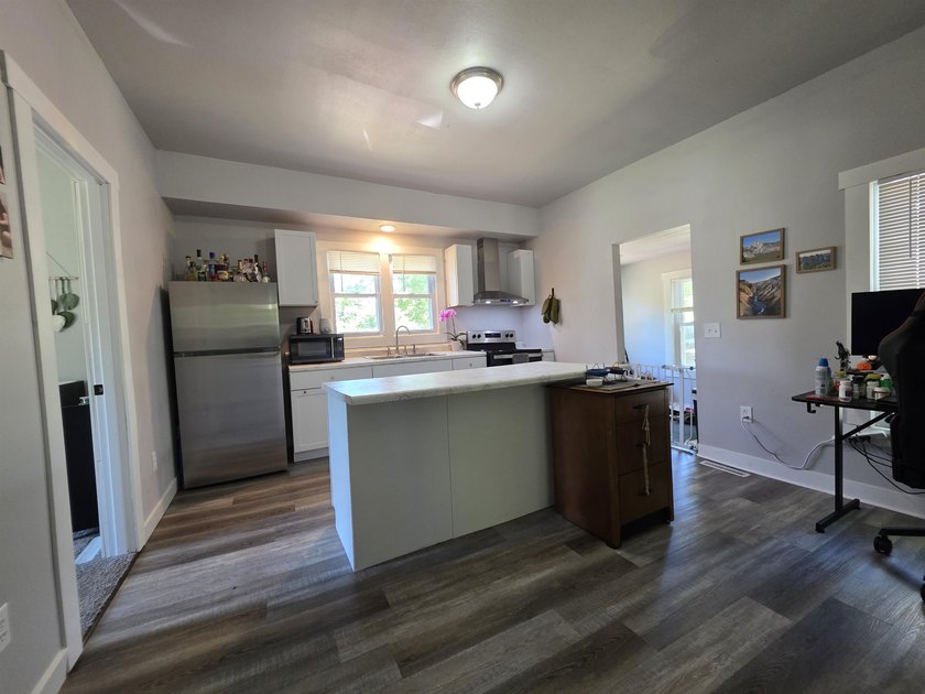 This efficient 2-bedroom, 1-bathroom single-story home offers a - photo 3