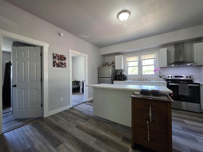 This efficient 2-bedroom, 1-bathroom single-story home offers a - photo 7