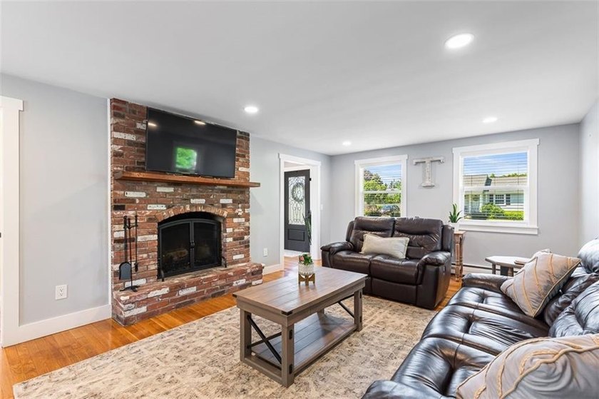Welcome to this beautifully maintained 4-bedroom, 1.5-bath home - photo 18