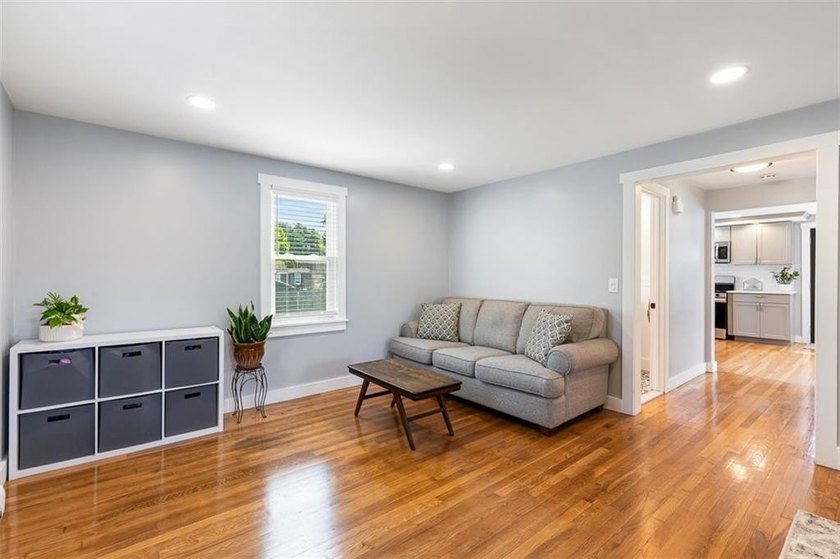 Welcome to this beautifully maintained 4-bedroom, 1.5-bath home - photo 21