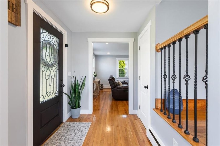 Welcome to this beautifully maintained 4-bedroom, 1.5-bath home - photo 24