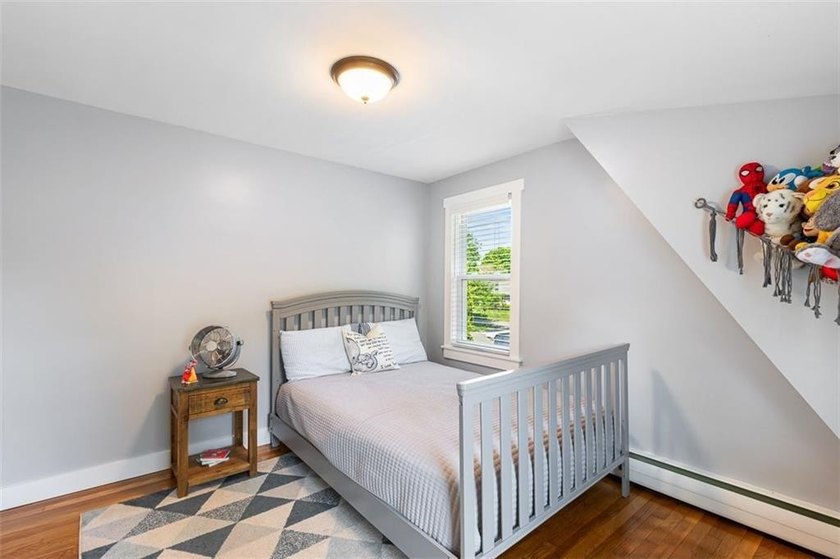 Welcome to this beautifully maintained 4-bedroom, 1.5-bath home - photo 30