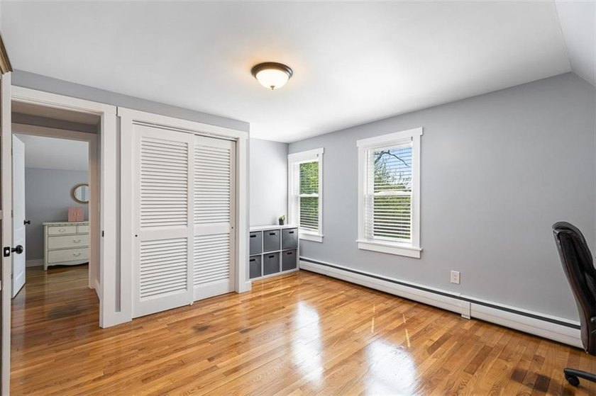Welcome to this beautifully maintained 4-bedroom, 1.5-bath home - photo 37
