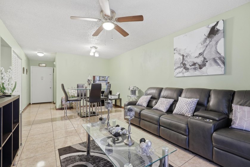 Charming 2-bed, 1-bath first-floor condo with a peaceful garden - photo 8