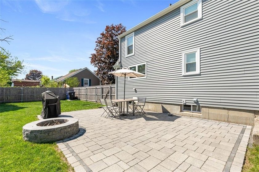 Welcome to this beautifully maintained 4-bedroom, 1.5-bath home - photo 42