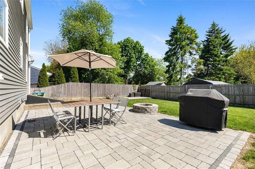 Welcome to this beautifully maintained 4-bedroom, 1.5-bath home - photo 44