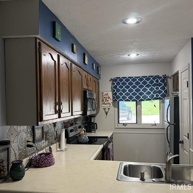 A rare find at Eagle pointe a ground level Waters Edge unit with - photo 9