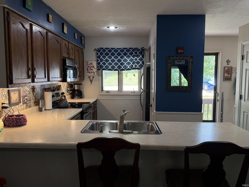 A rare find at Eagle pointe a ground level Waters Edge unit with - photo 10