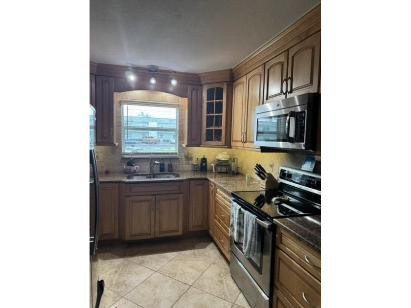 Welcome to this charming two-bedroom, two-bathroom condominium - photo 20