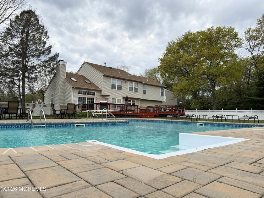 BACK ON THE MARKET- This 4-bedroom, 2.5 bath Center hall - photo 22