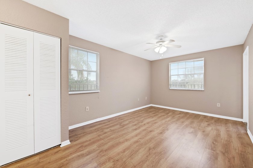 Charming second-floor 2BR/2BA condo in Oakland Forest with - photo 10
