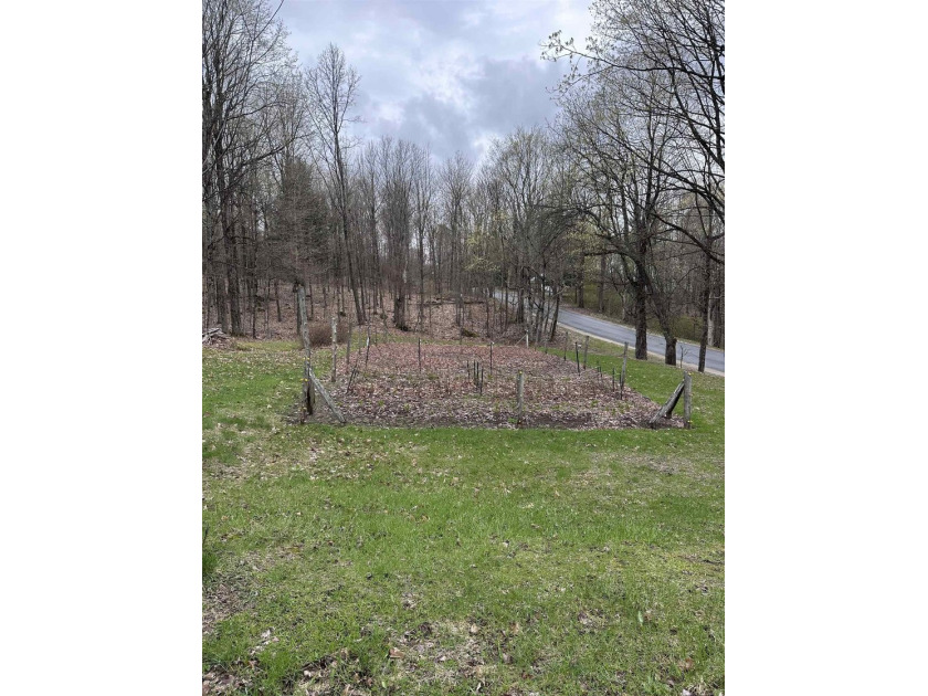 Welcome to 324 Hanson Road located just on the border of - photo 48