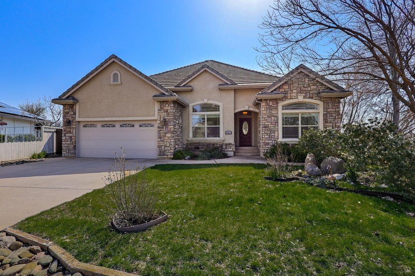 Impressive home with private dock located inside the gated - photo 6