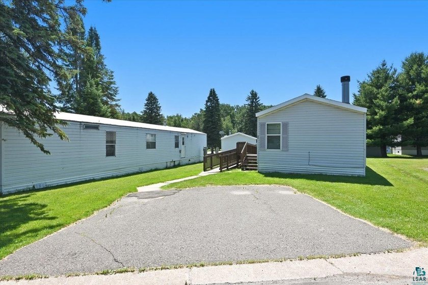 PRICED TO SELL! Affordable one level living in Vintage Acres! - photo 2