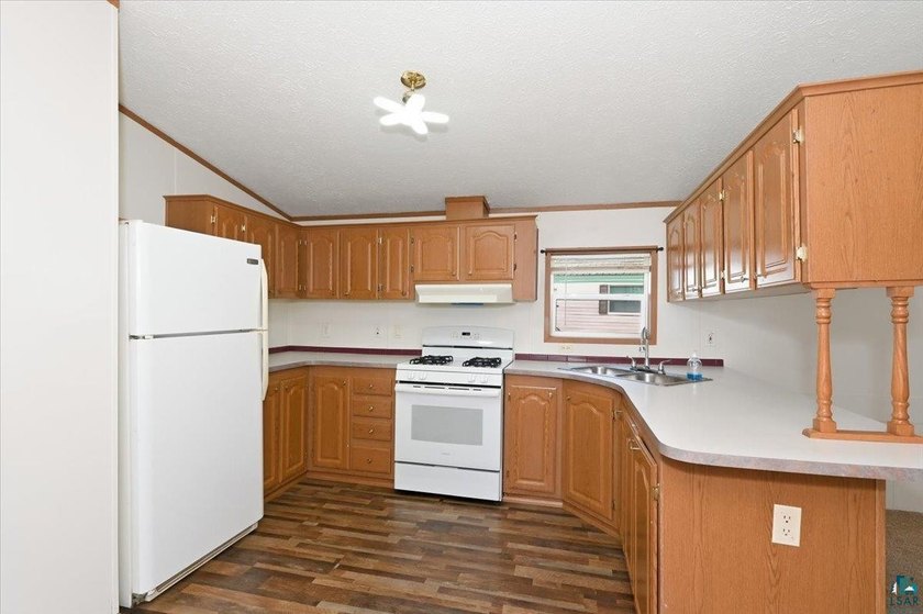 PRICED TO SELL! Affordable one level living in Vintage Acres! - photo 3