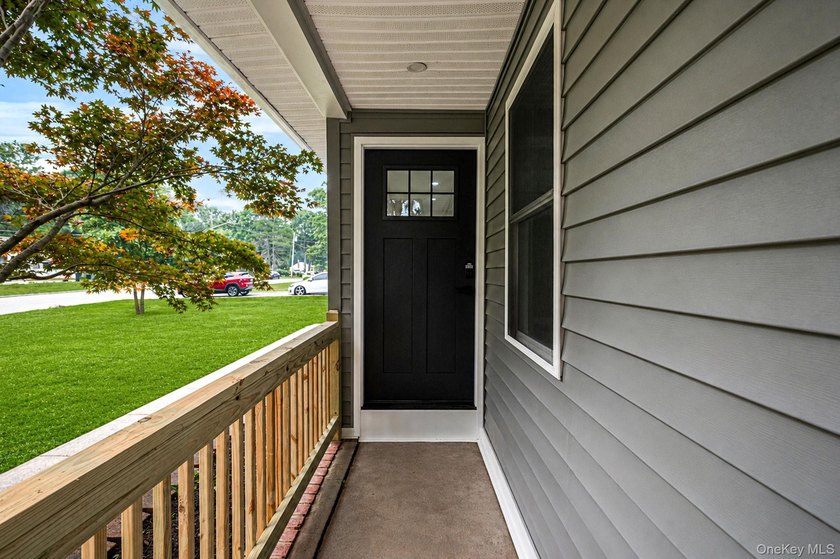 Welcome to 11 Mayfield Dr, Mastic Beach! This beautifully - photo 4