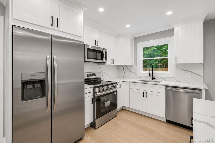Welcome to 11 Mayfield Dr, Mastic Beach! This beautifully - photo 8