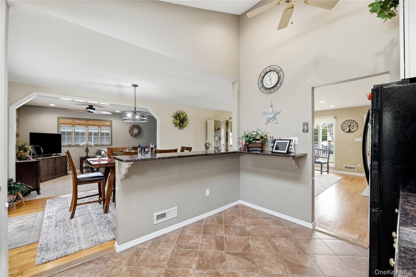 NO NEED TO STALK ZILLOW ANYMORE...YOU FOUND THE ONE RIGHT HERE - photo 17
