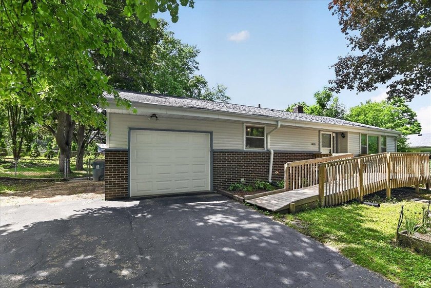 Incredible value awaits the new owner of this Northside ranch - photo 4