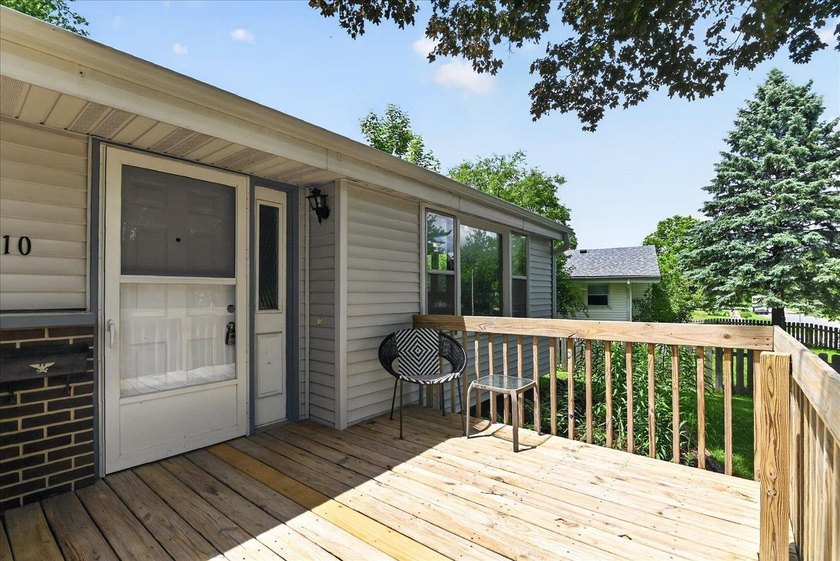 Incredible value awaits the new owner of this Northside ranch - photo 5